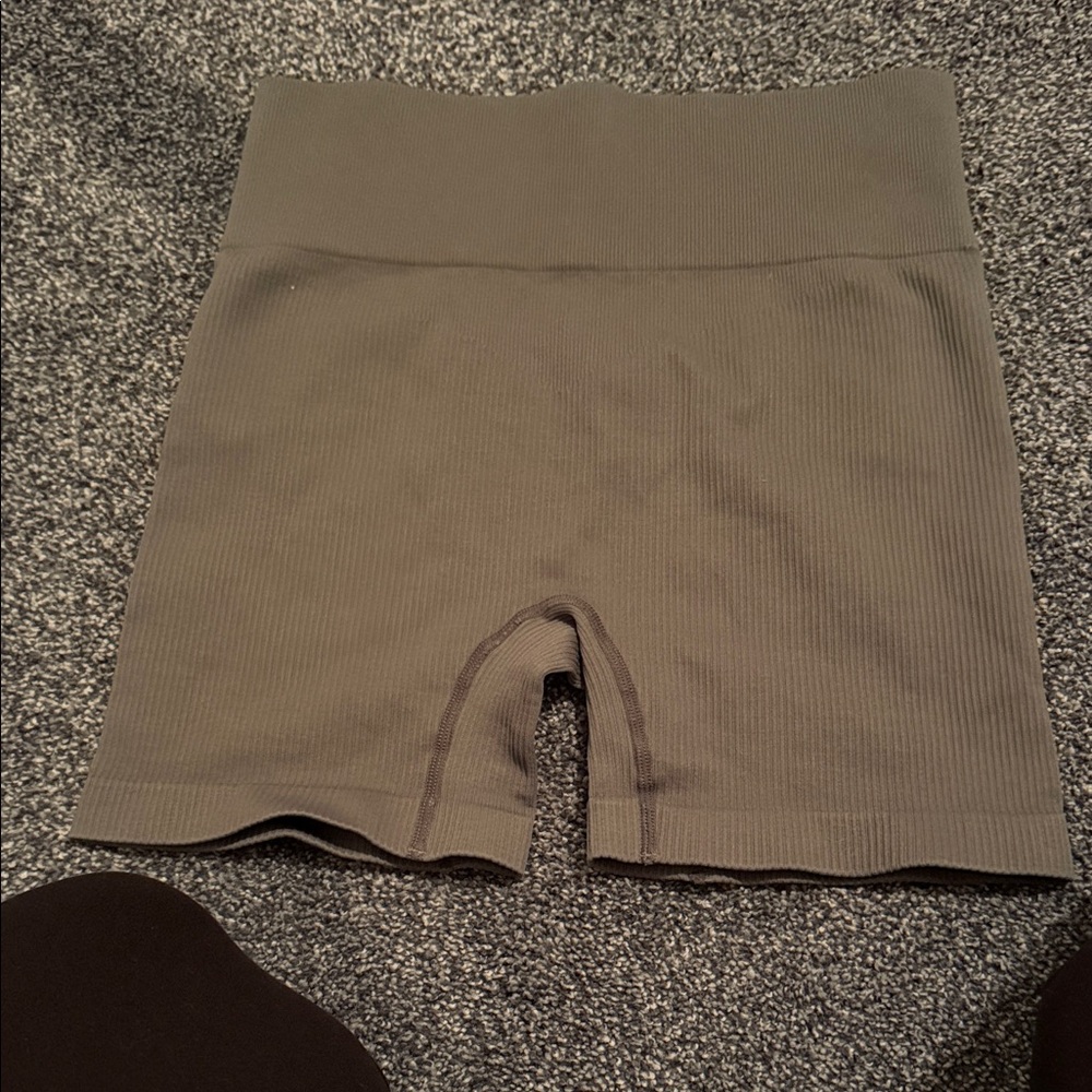 Stylish Women's Ribbed Bike Shorts in Gray